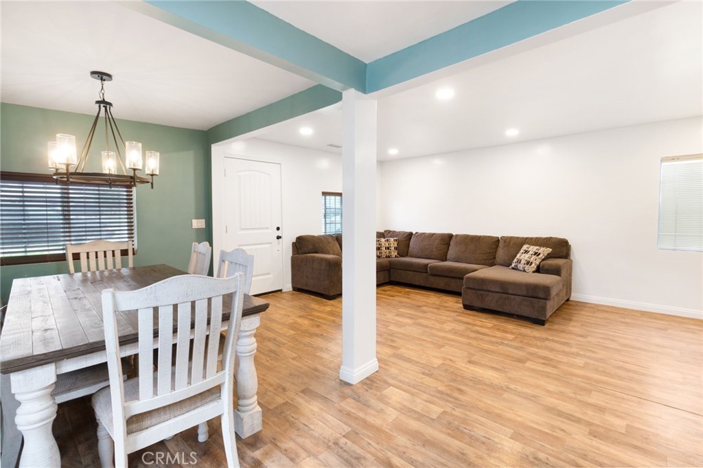 1005 E Lynwood Drive