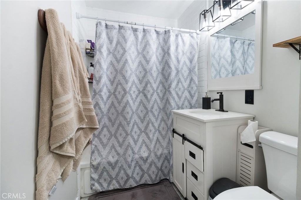 1005 E Lynwood Drive