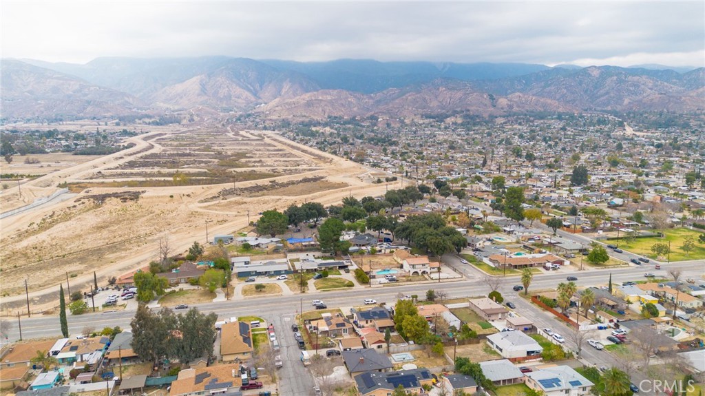 1005 E Lynwood Drive