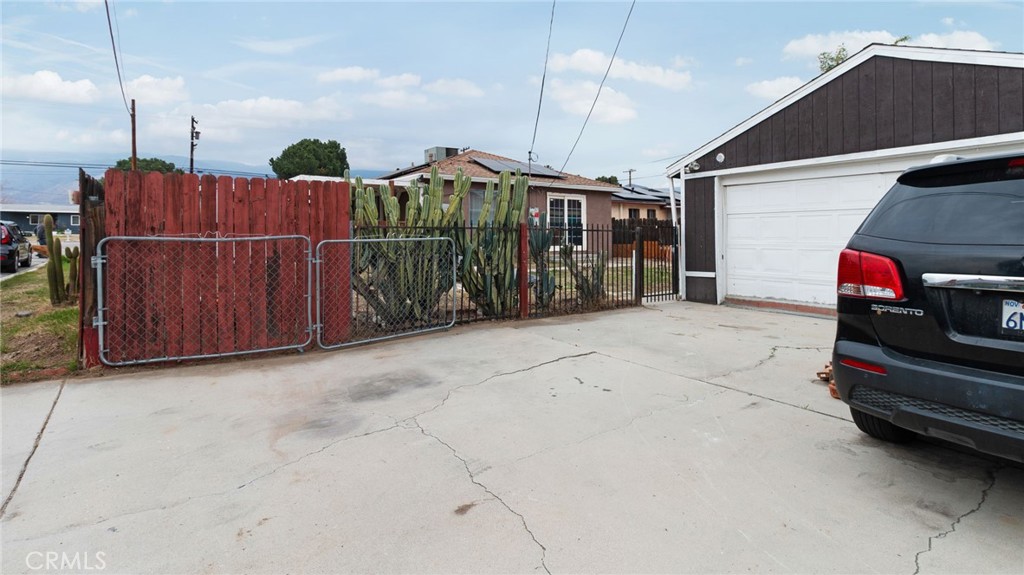 1005 E Lynwood Drive