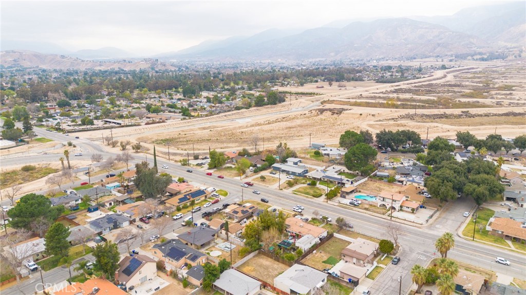 1005 E Lynwood Drive