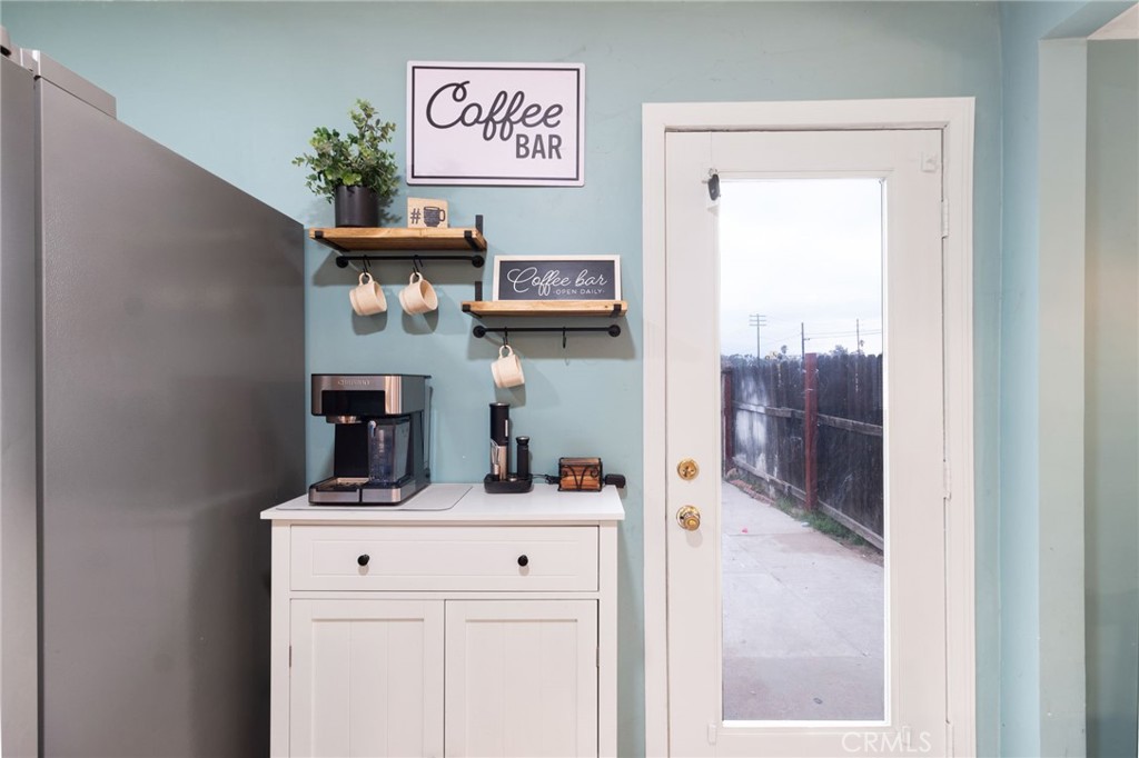 1005 E Lynwood Drive