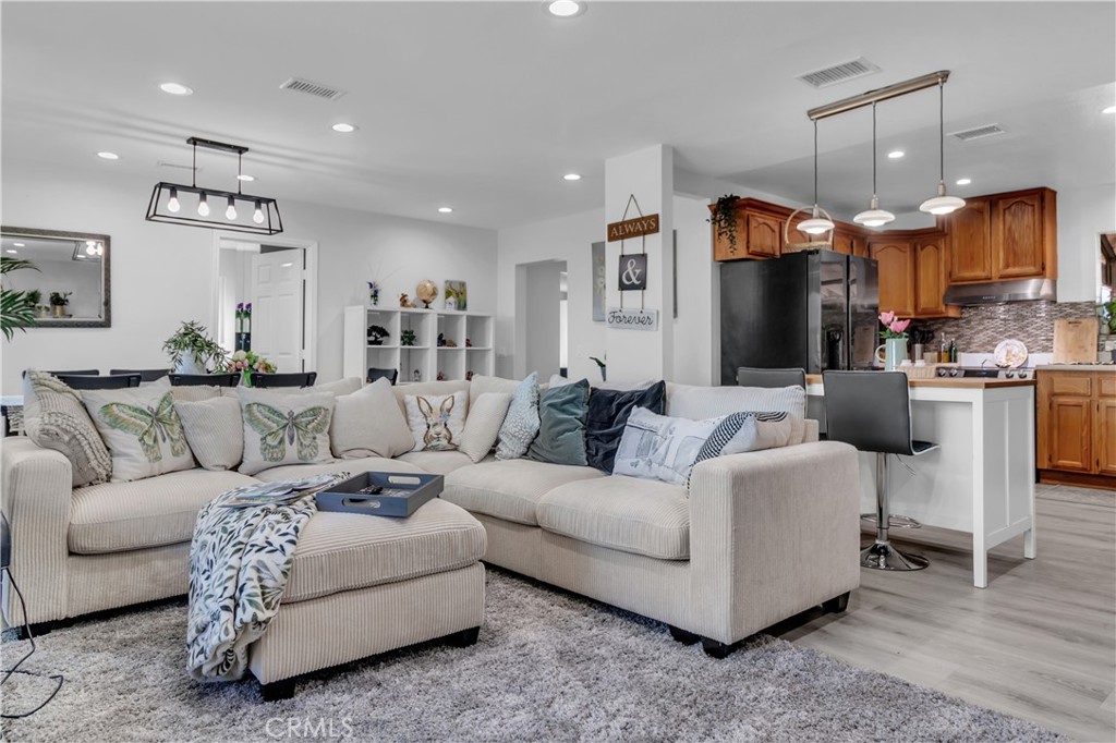 1099 E Lexington Avenue