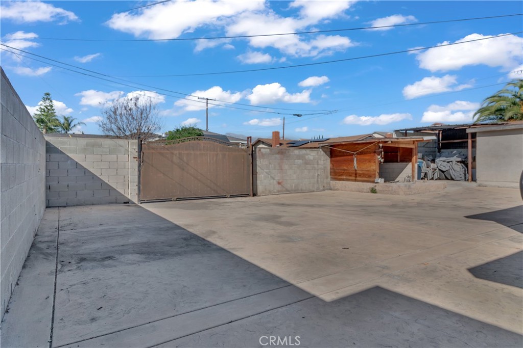 1099 E Lexington Avenue