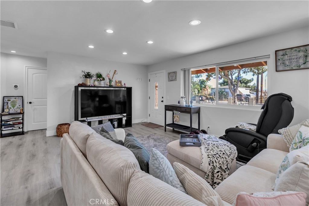 1099 E Lexington Avenue