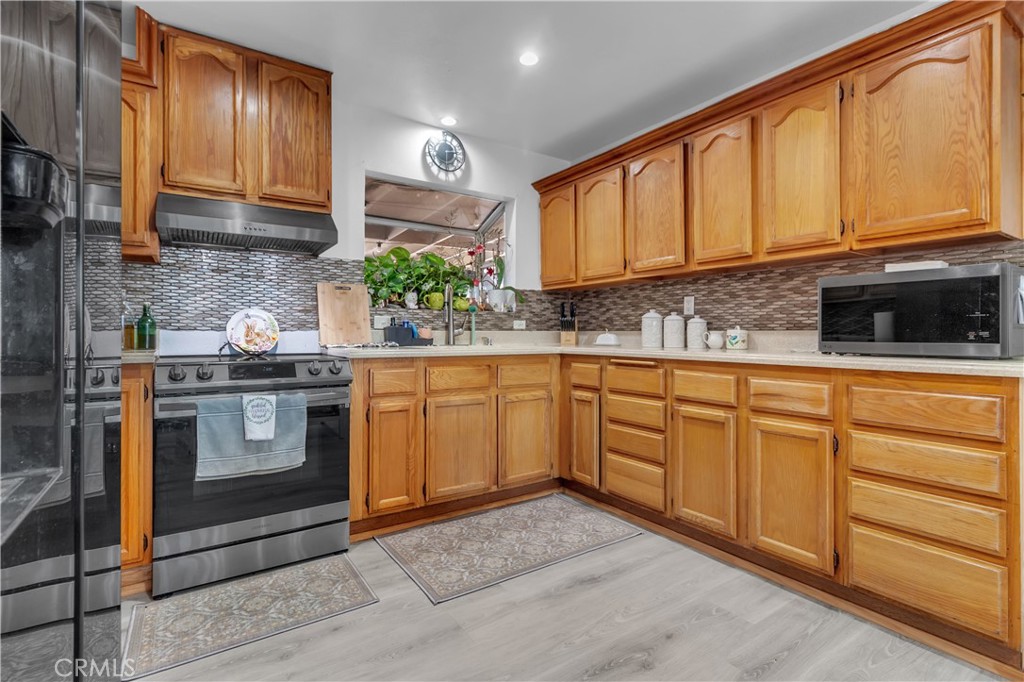 1099 E Lexington Avenue