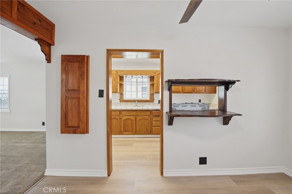 2835 E Thompson Street