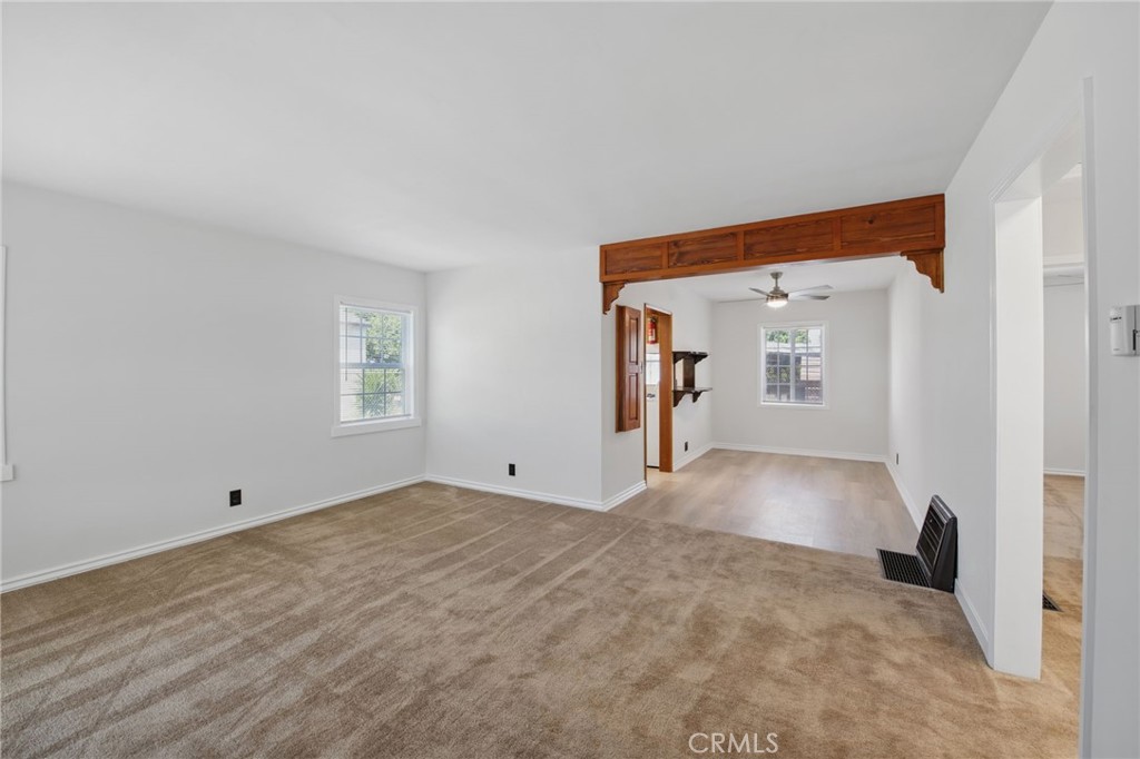 2835 E Thompson Street