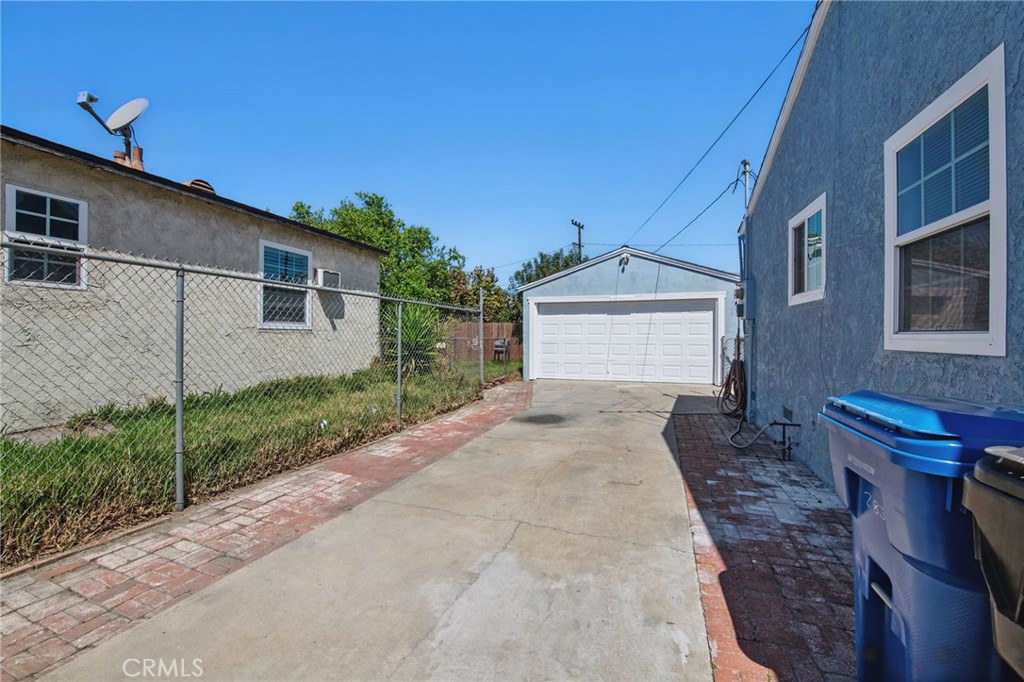 2835 E Thompson Street