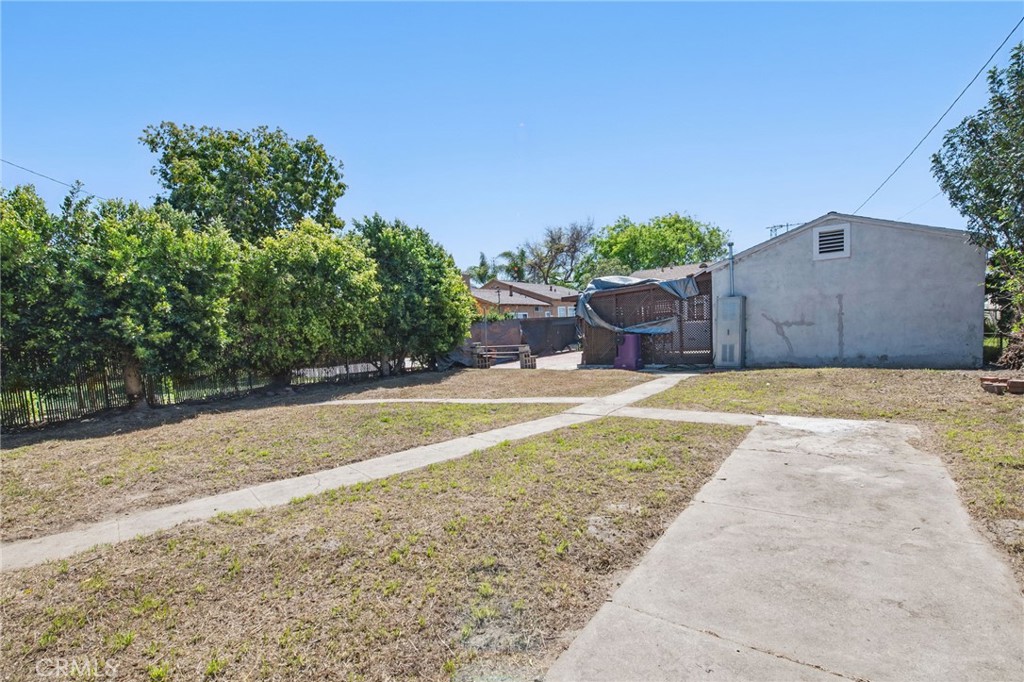 2835 E Thompson Street