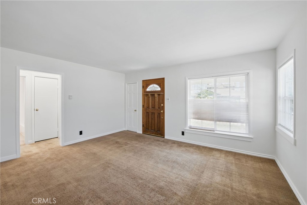 2835 E Thompson Street