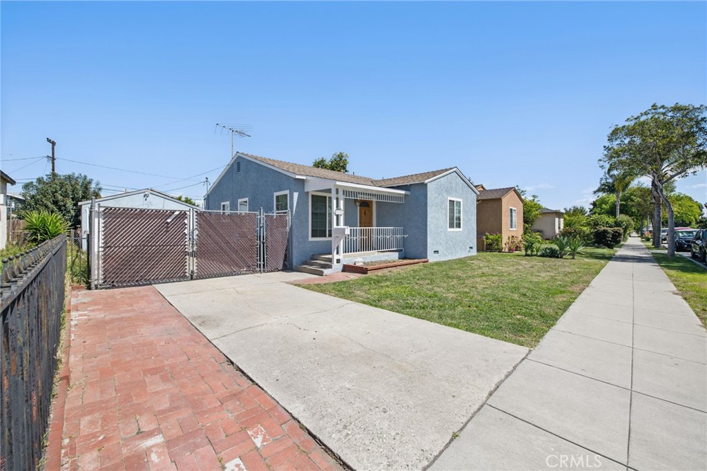 2835 E Thompson Street