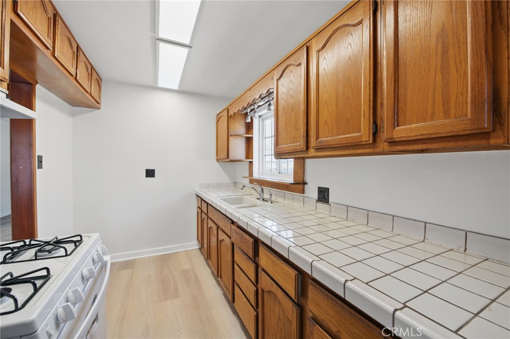 2835 E Thompson Street