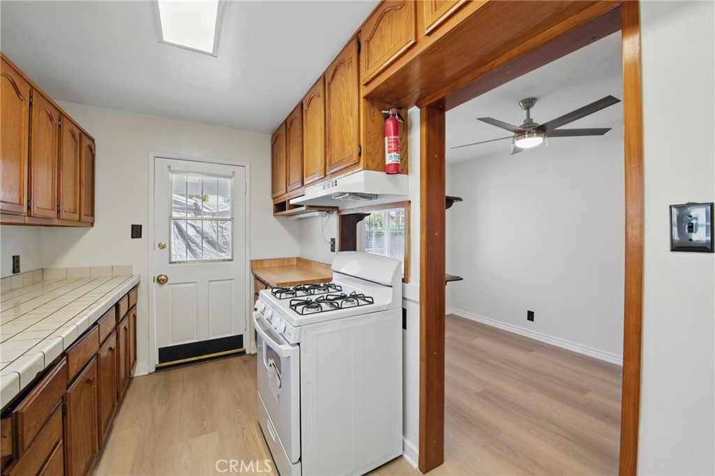 2835 E Thompson Street