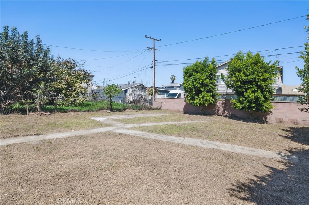 2835 E Thompson Street