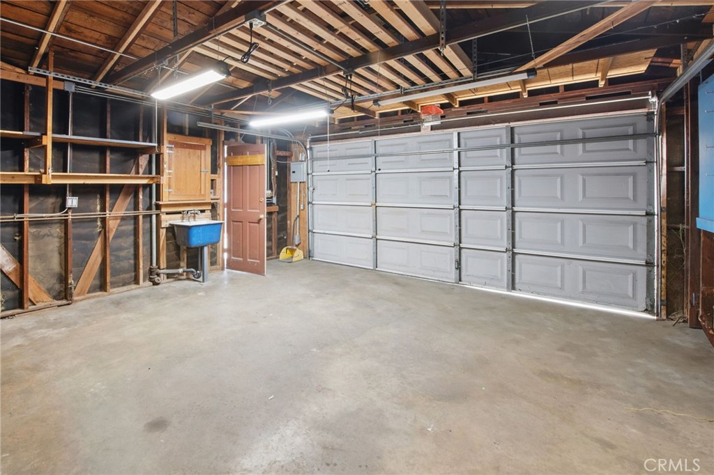 2835 E Thompson Street