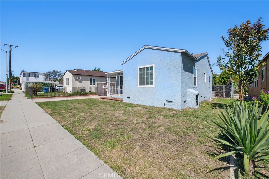 2835 E Thompson Street