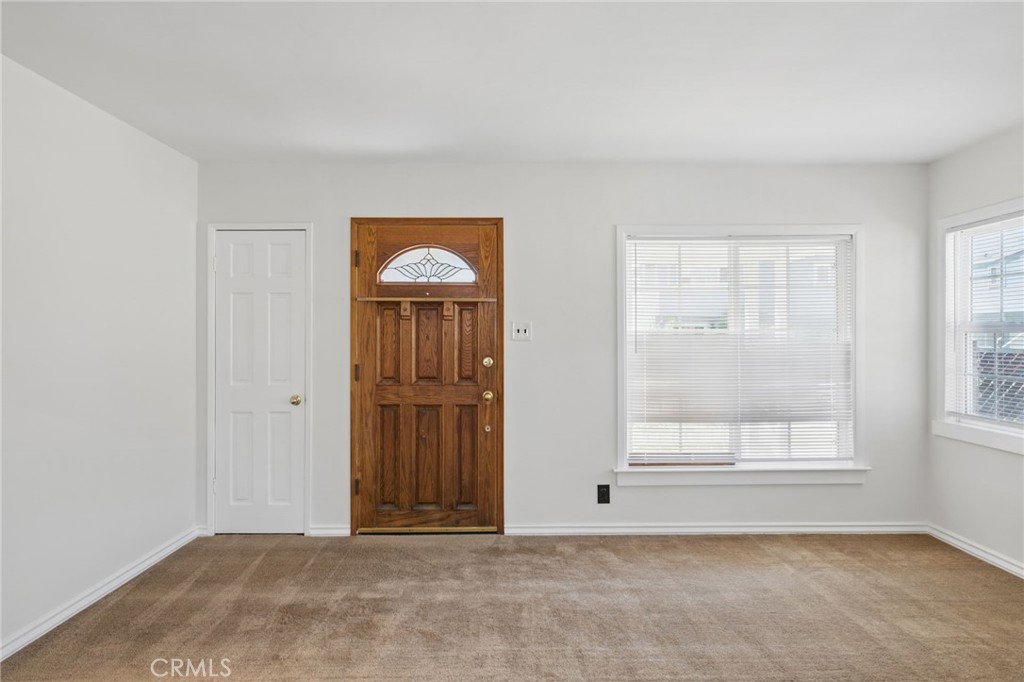 2835 E Thompson Street