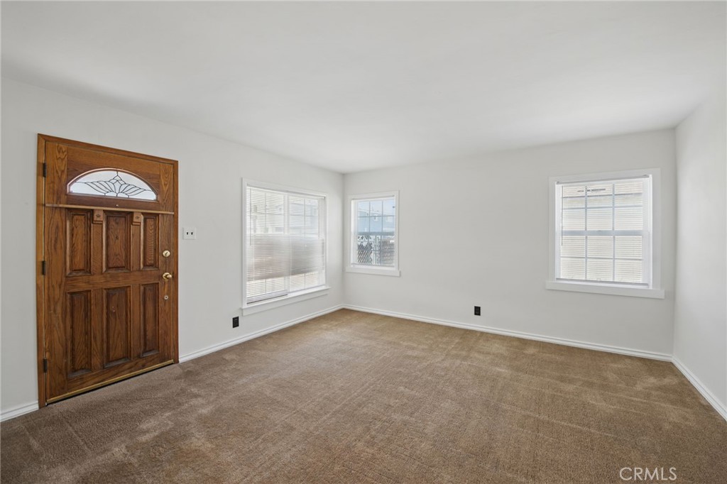 2835 E Thompson Street