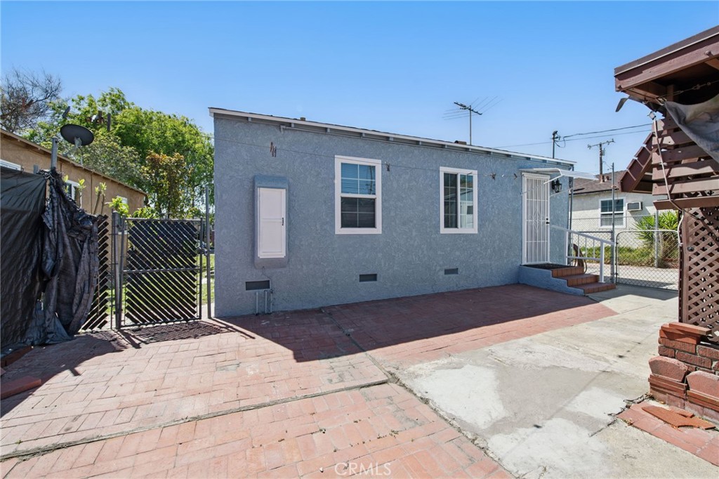 2835 E Thompson Street