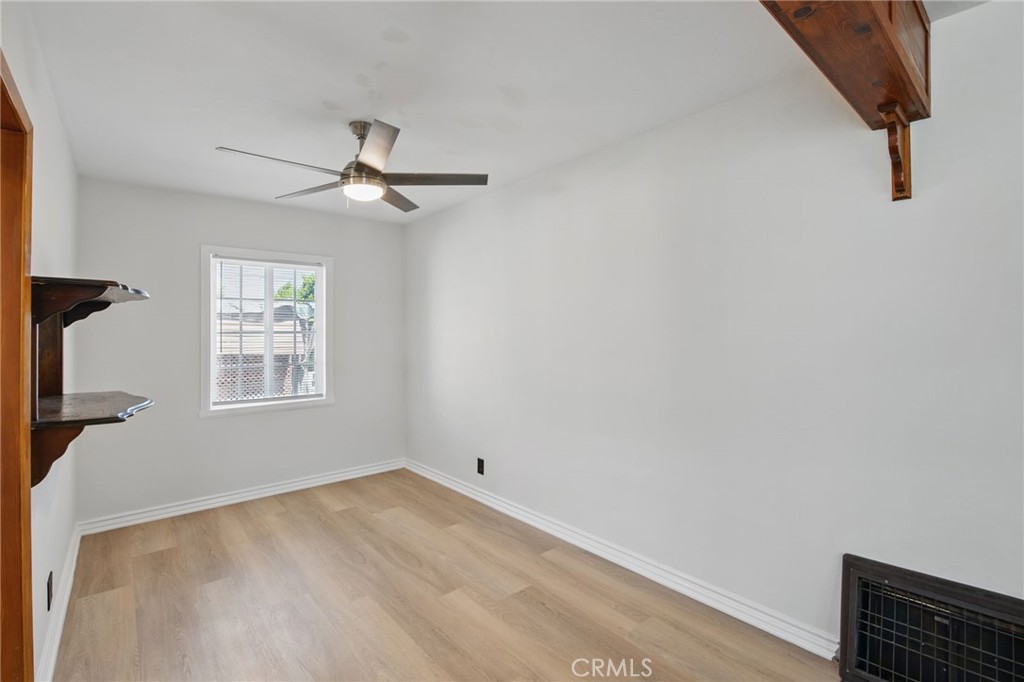 2835 E Thompson Street