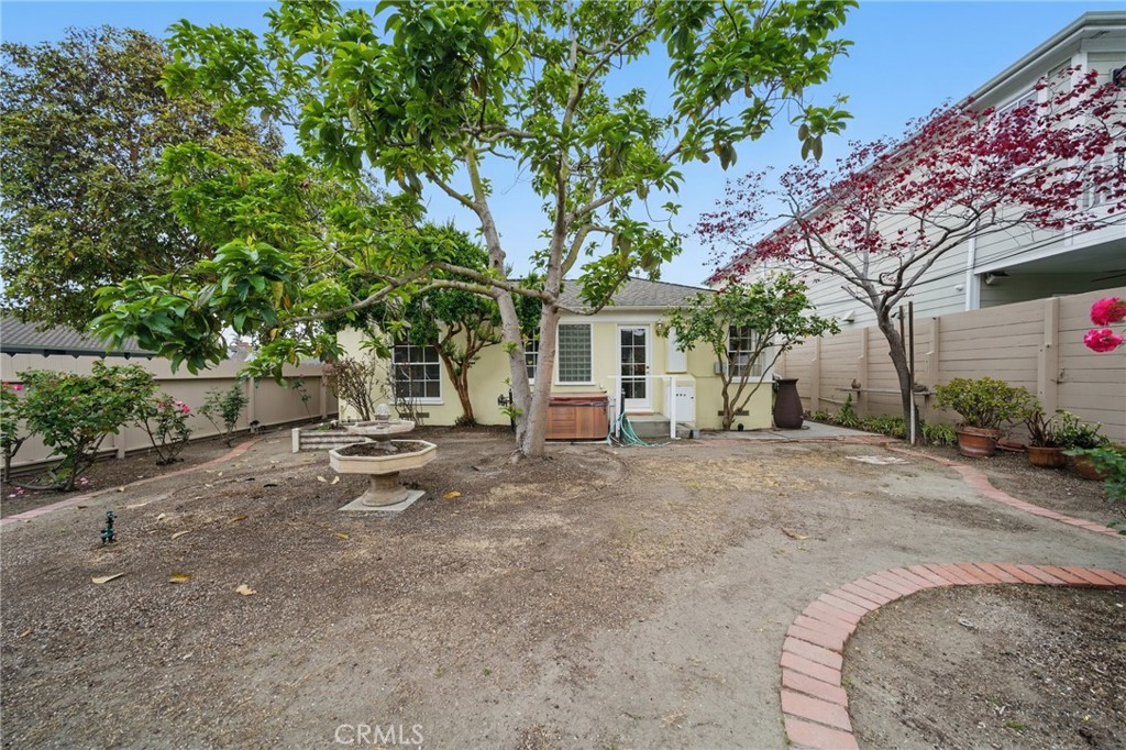5323 E Broadway