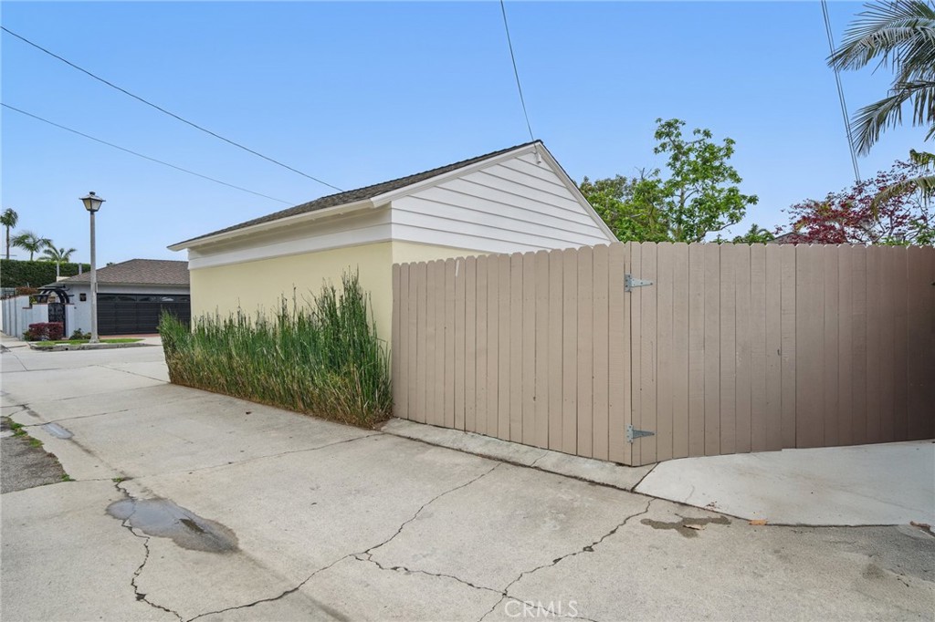 5323 E Broadway