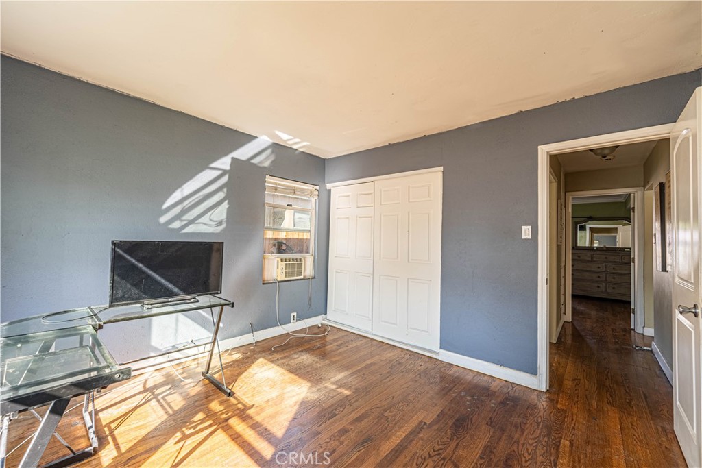 1915 E 55th Street