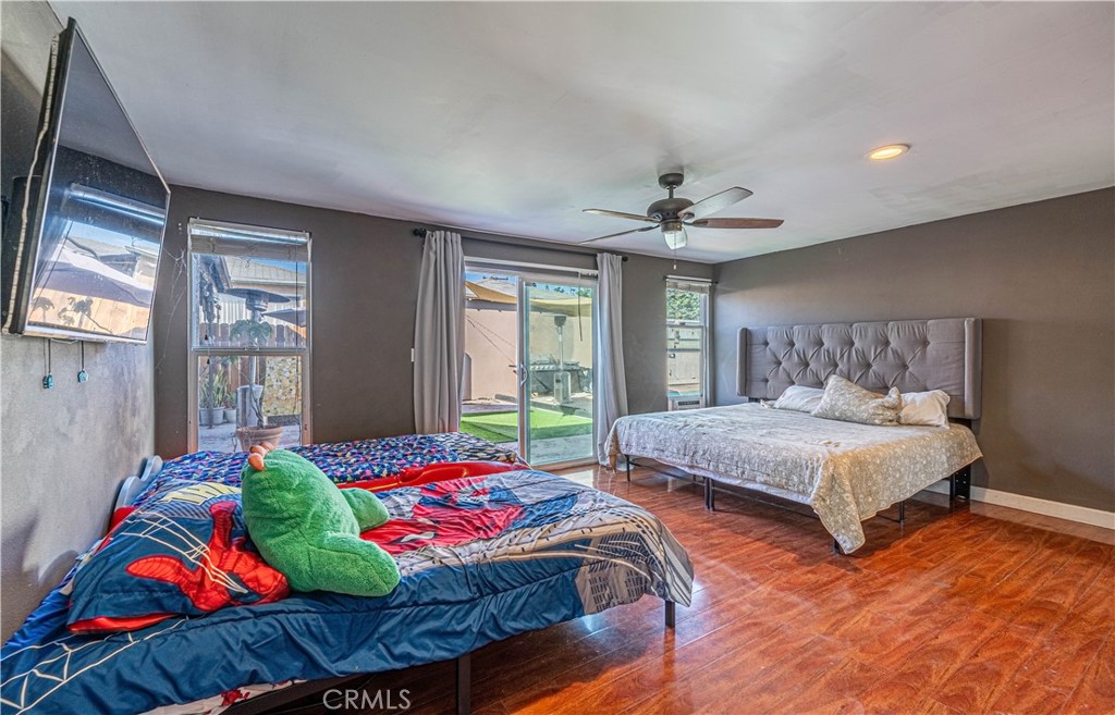 1915 E 55th Street