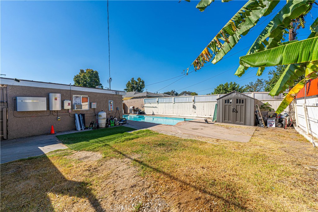 1915 E 55th Street
