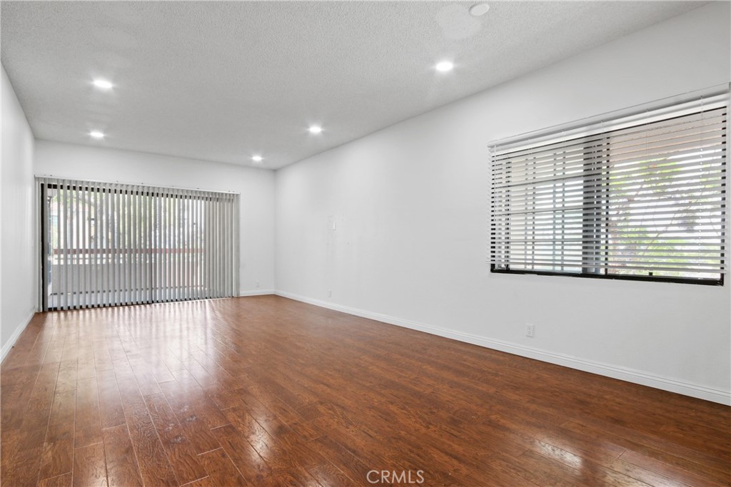 941 W Carson Street 210