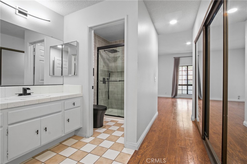 941 W Carson Street 210