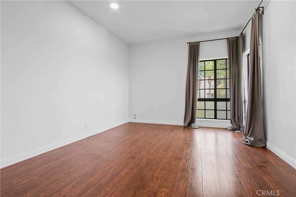 941 W Carson Street 210