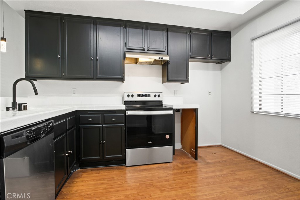941 W Carson Street 210