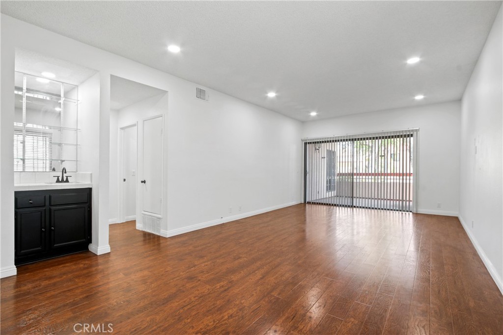 941 W Carson Street 210