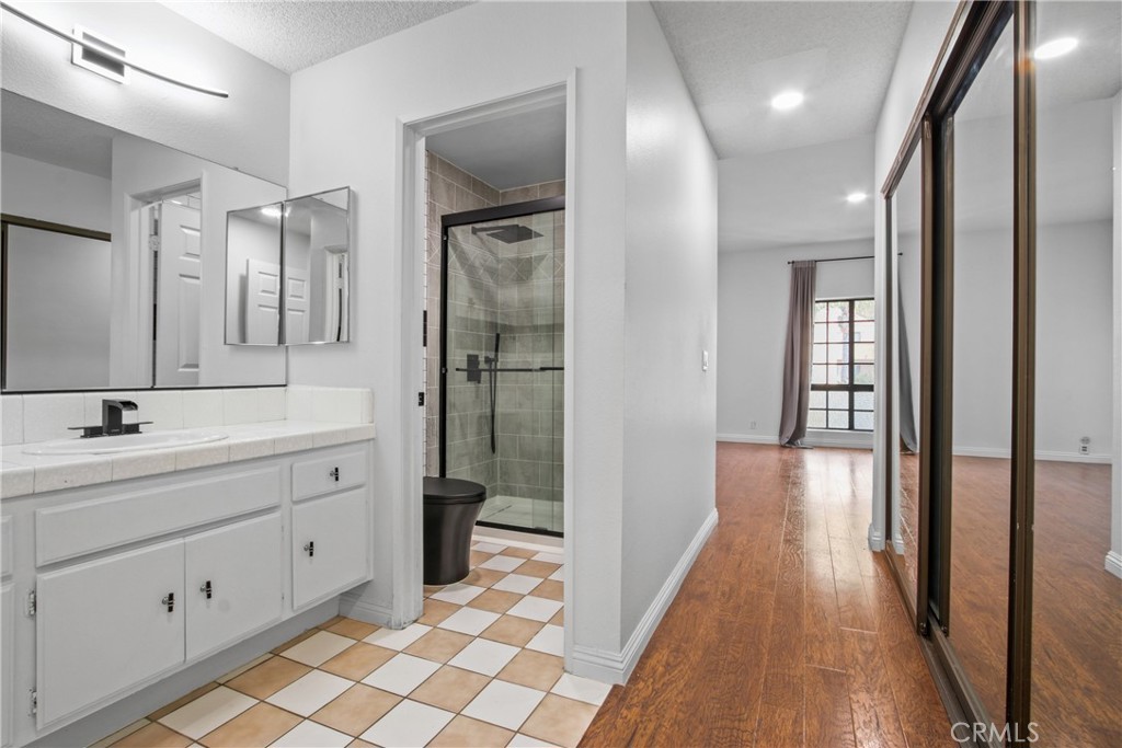941 W Carson Street 210
