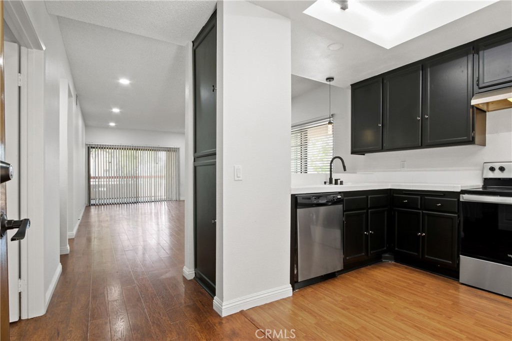941 W Carson Street 210
