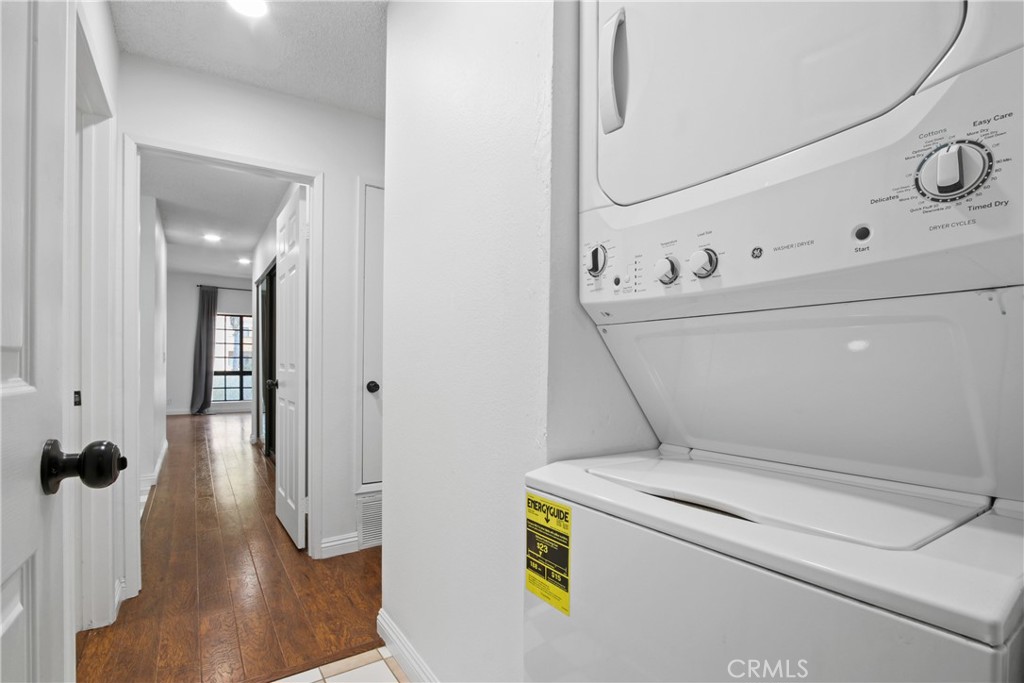 941 W Carson Street 210