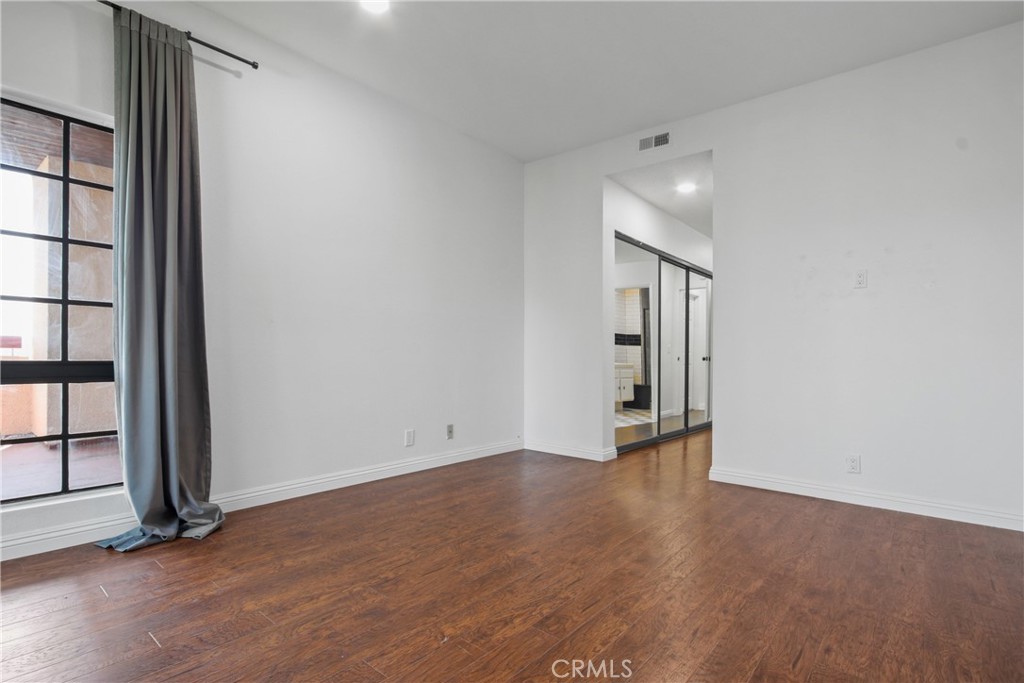 941 W Carson Street 210