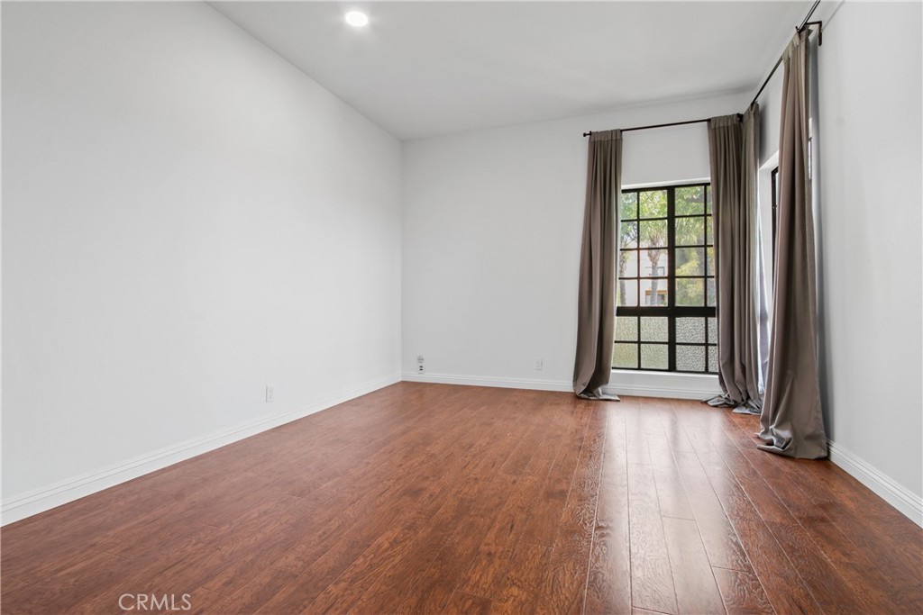 941 W Carson Street 210