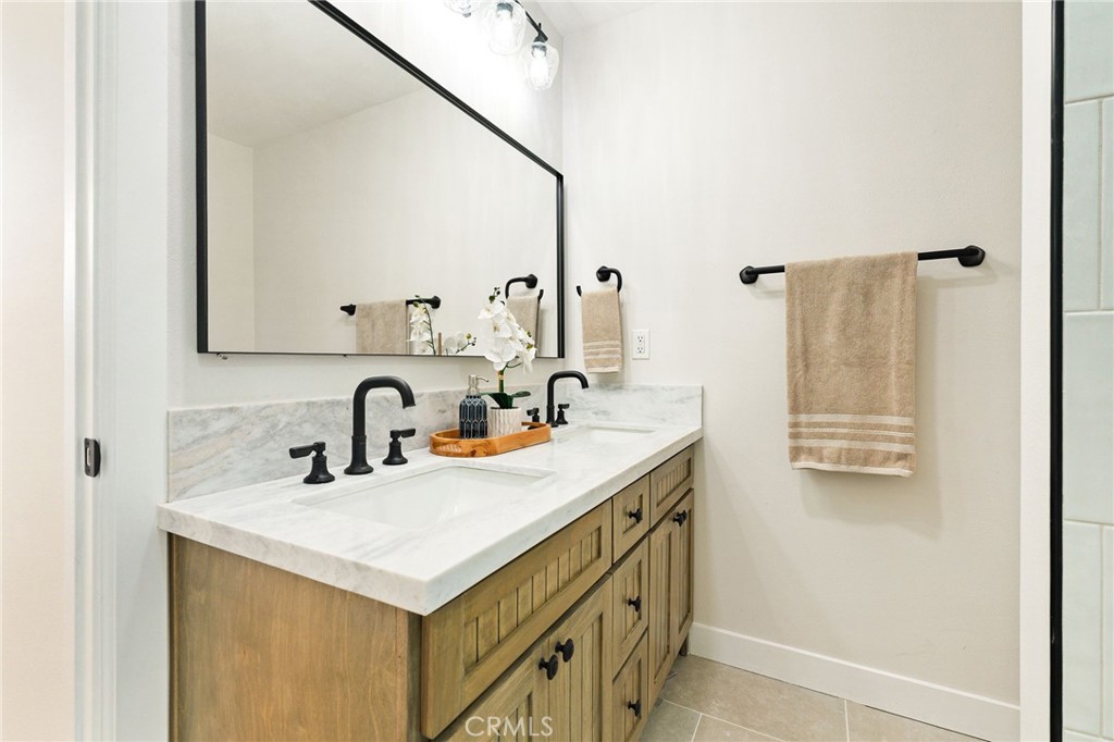 2139 W 169th Place