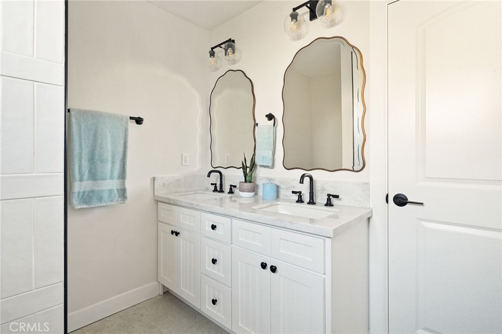 2139 W 169th Place