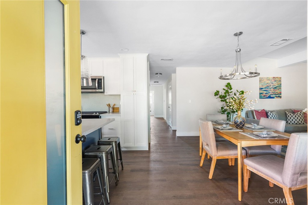 112 W Norwood Place