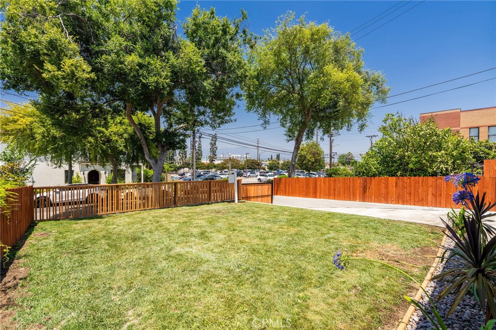 112 W Norwood Place