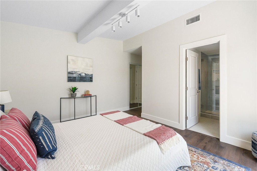 112 W Norwood Place