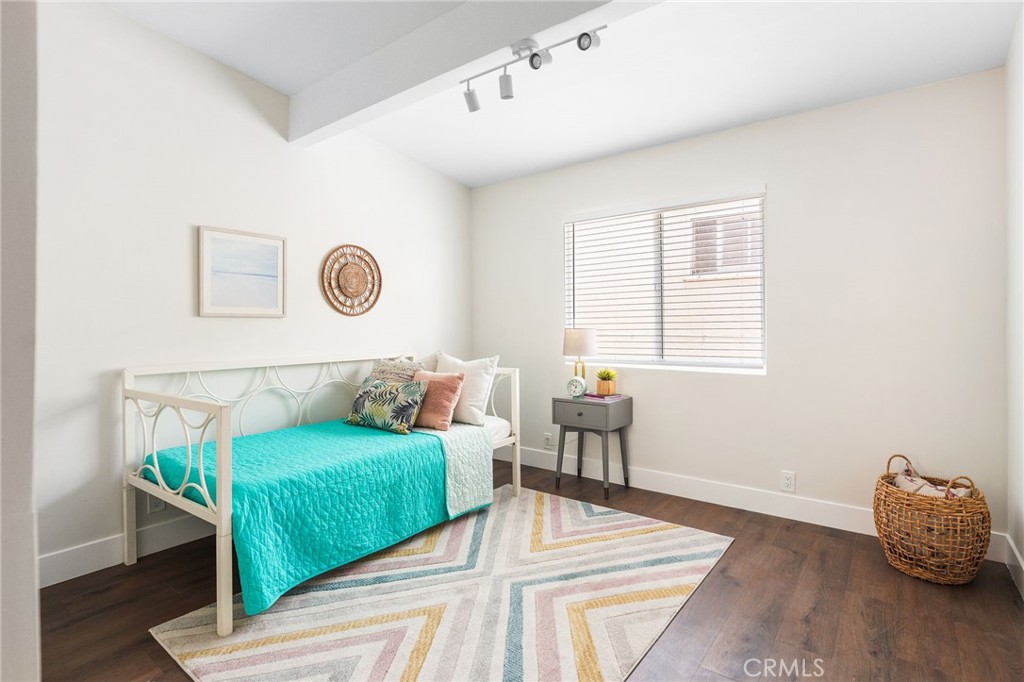 112 W Norwood Place