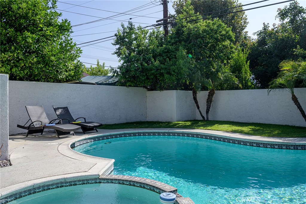 240 Rosemont Boulevard