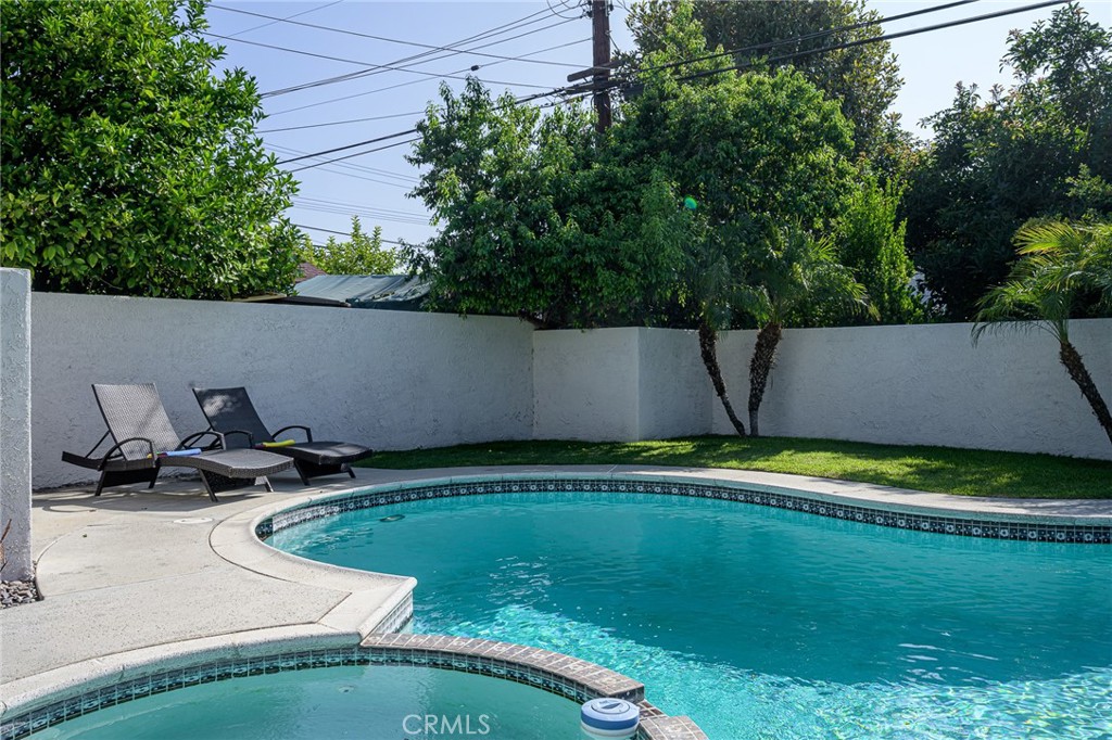 240 Rosemont Boulevard