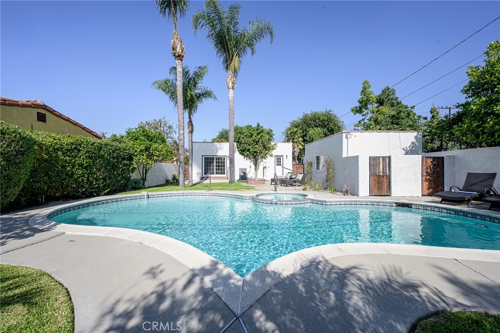 240 Rosemont Boulevard