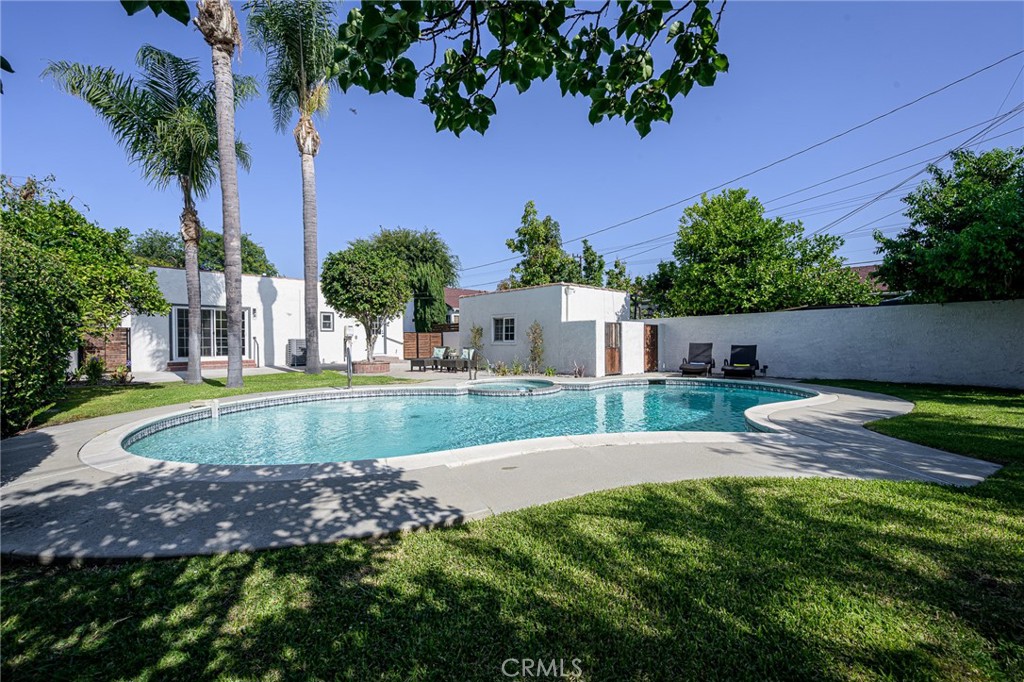 240 Rosemont Boulevard